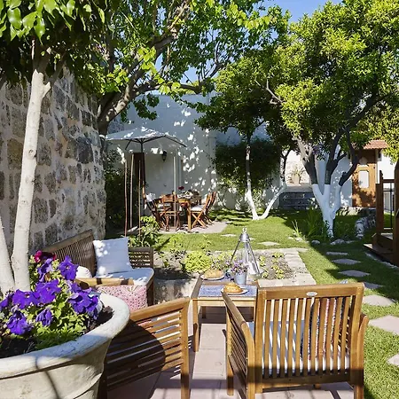 Апартаменты Helios Garden Boutique